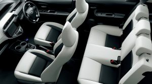 carlineup_aqua_interior_top_viewer_01_10