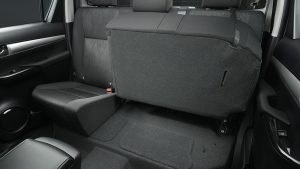 carlineup_hilux_interior_space_pic_05